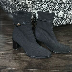 Black heeled boots